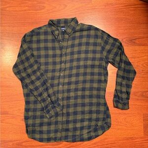Croft & Barrow Black and Olive Men’s Flannel Button Down - XL